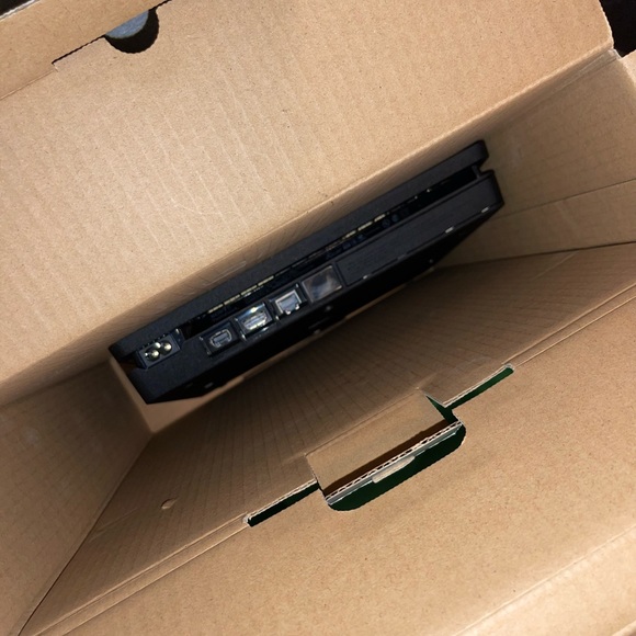 PlayStation 4 - Picture 3 of 7